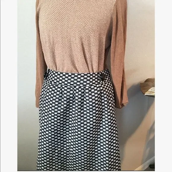 BANANA REPUBLIC mod mini skirt - Picture 2 of 5